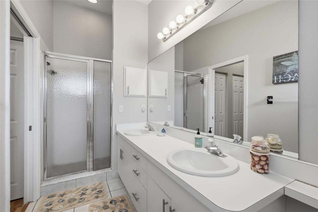 2806 Gulf Drive, Holmes Beach, FL 34217 Photo