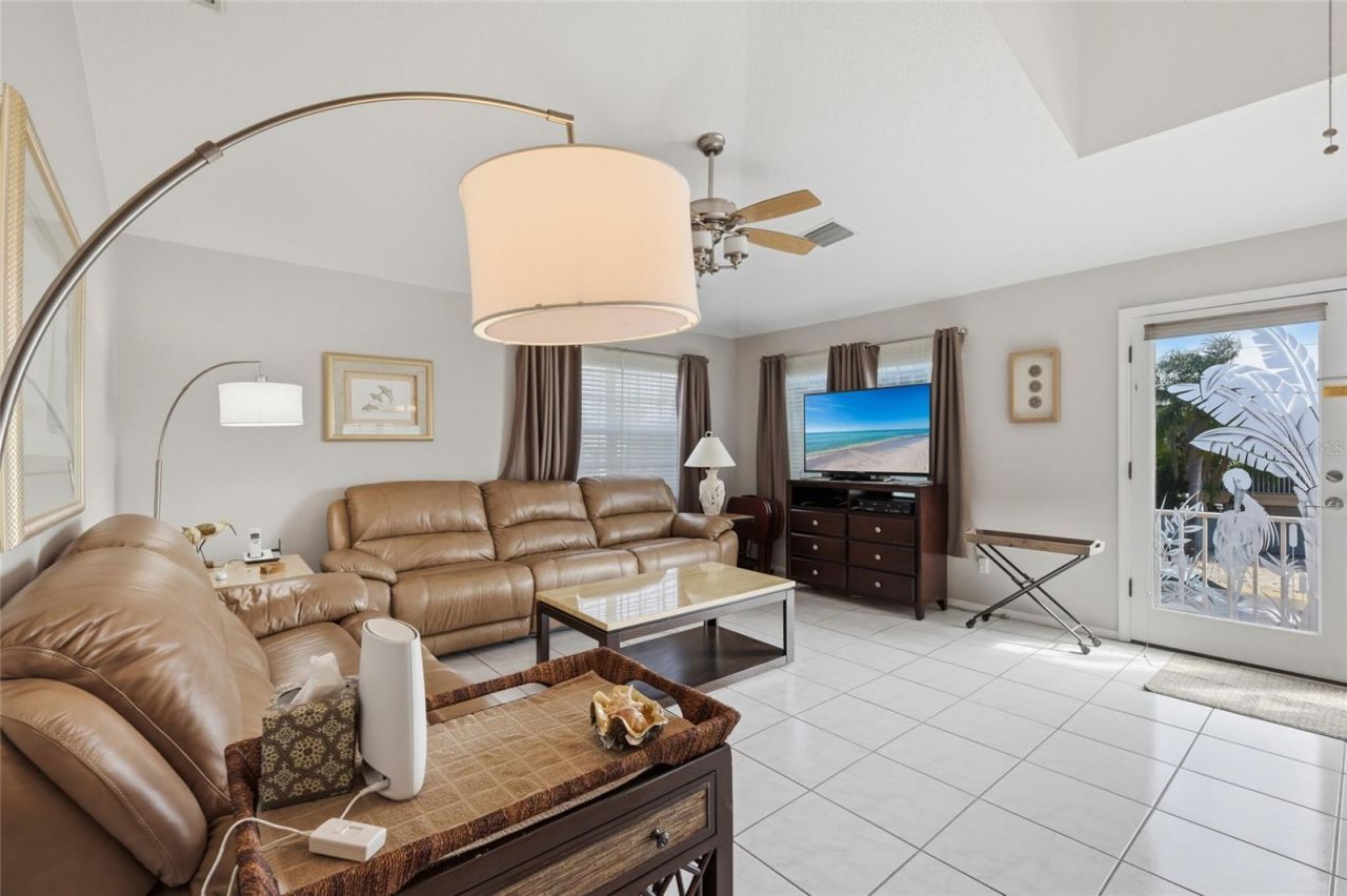 2806 Gulf Drive, Holmes Beach, FL 34217 Photo