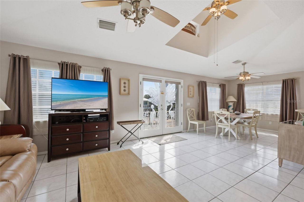 2806 Gulf Drive, Holmes Beach, FL 34217 Photo