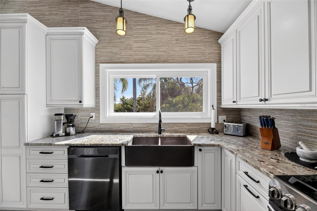 931 Gulf Boulevard, Belleair Beach, FL 33786 Photo