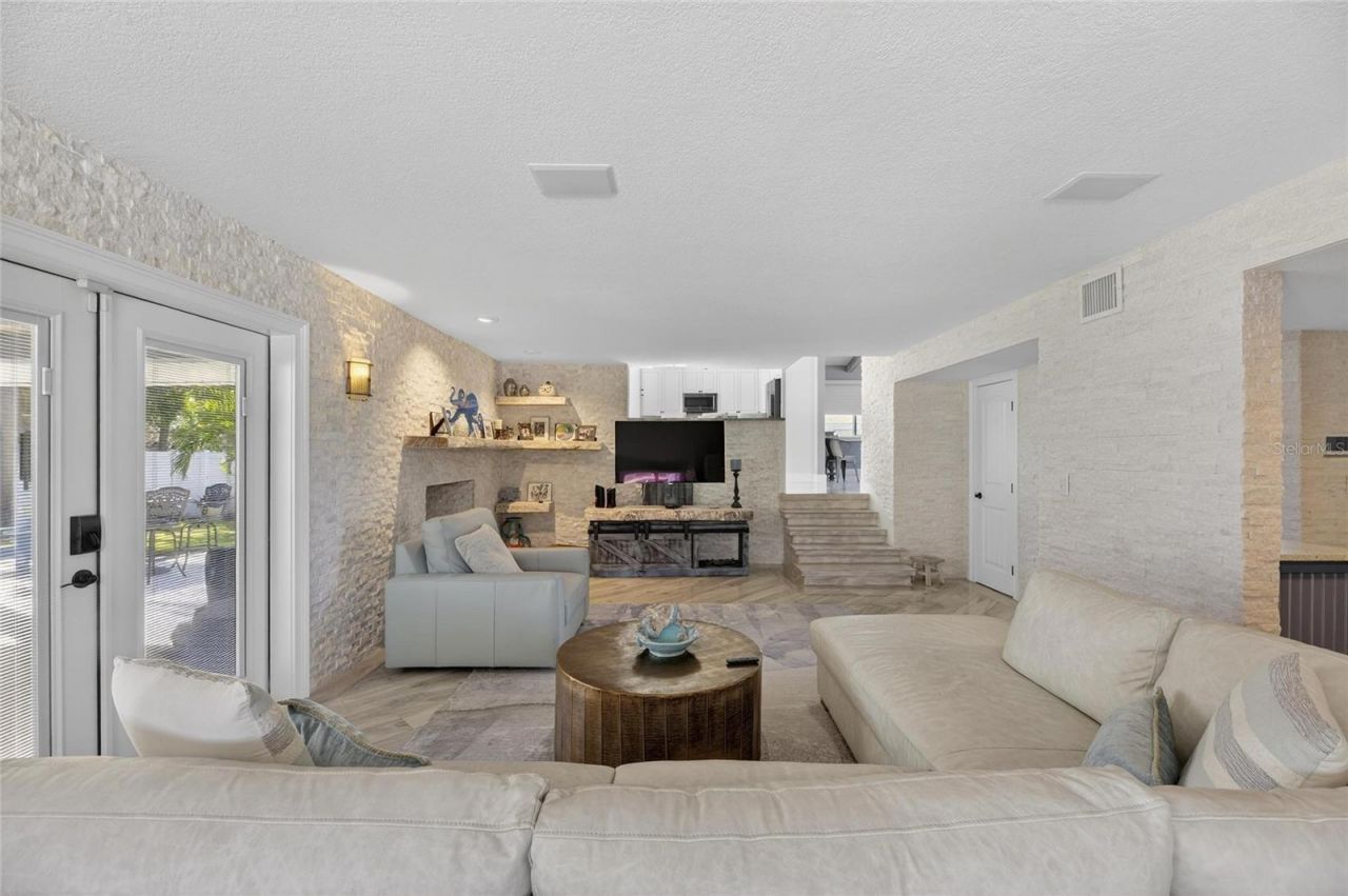 931 Gulf Boulevard, Belleair Beach, FL 33786 Photo