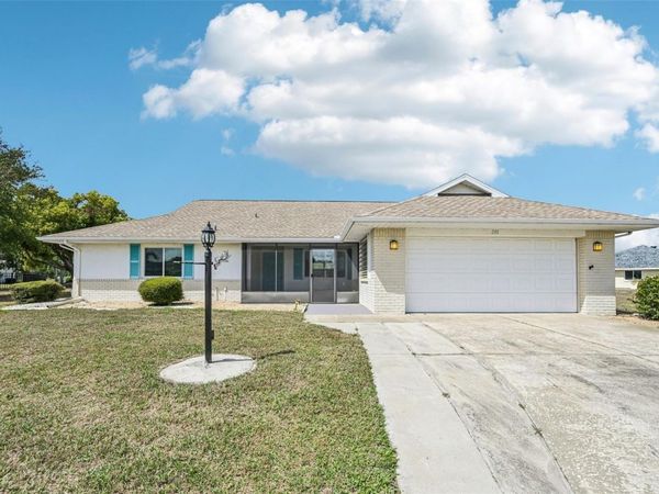 201 STONEHOUSE COURT , SUN CITY CENTER, FL 33573