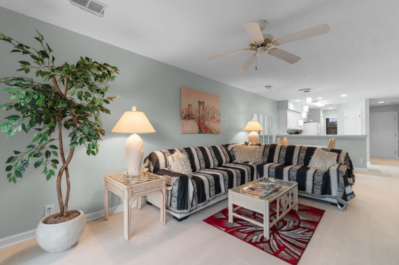 668 Tupelo Ln. Photo 10