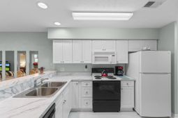 668 Tupelo Ln. photo 4