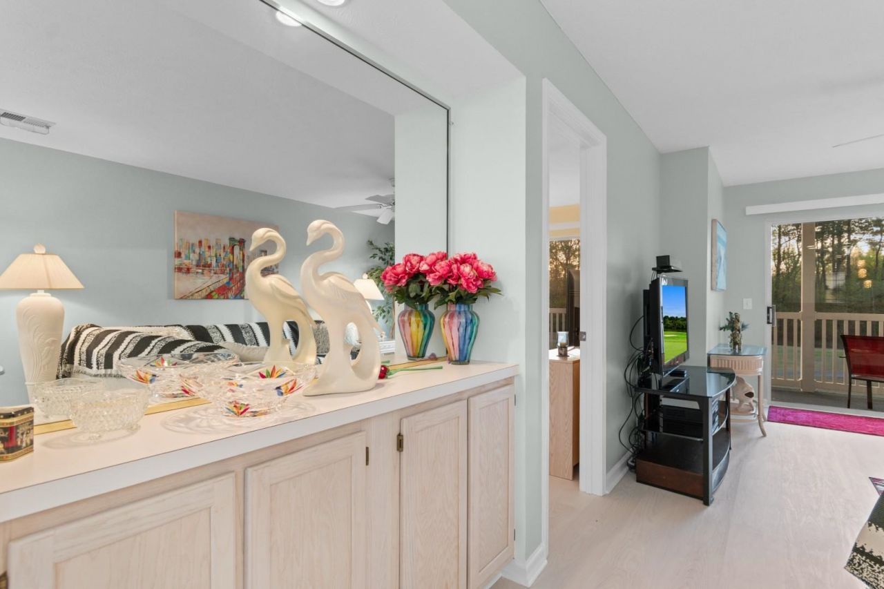 668 Tupelo Ln. Photo 6