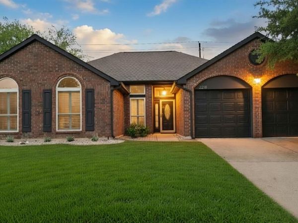 3218 Mapleridge Drive, Grapevine, TX 76051
