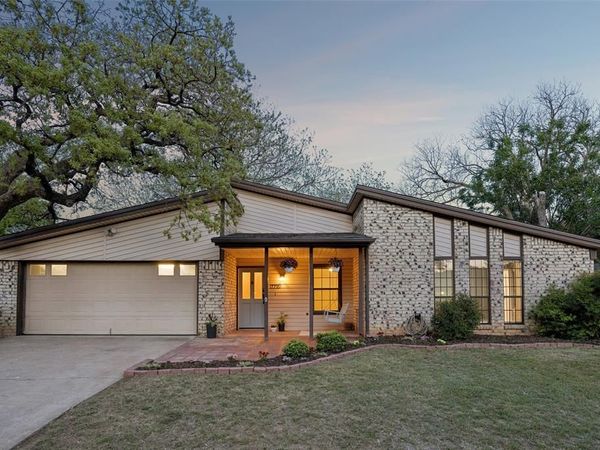 7716 Chasewood Drive, North Richland Hills, TX 76182