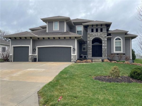 166 SW Roosevelt Ridge, Lee's Summit, MO 64081