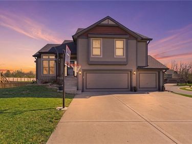 805 NW 109th Terrace, Kansas City, MO 64155
