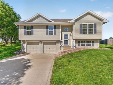 202 E 22nd Street, Kearney, MO 64060