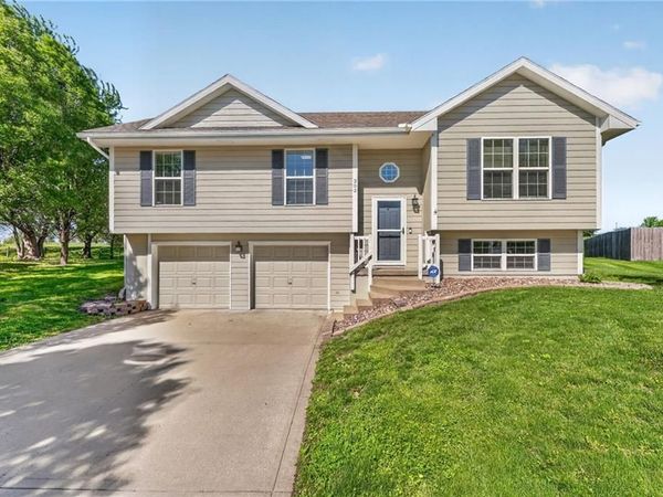 202 E 22nd Street, Kearney, MO 64060