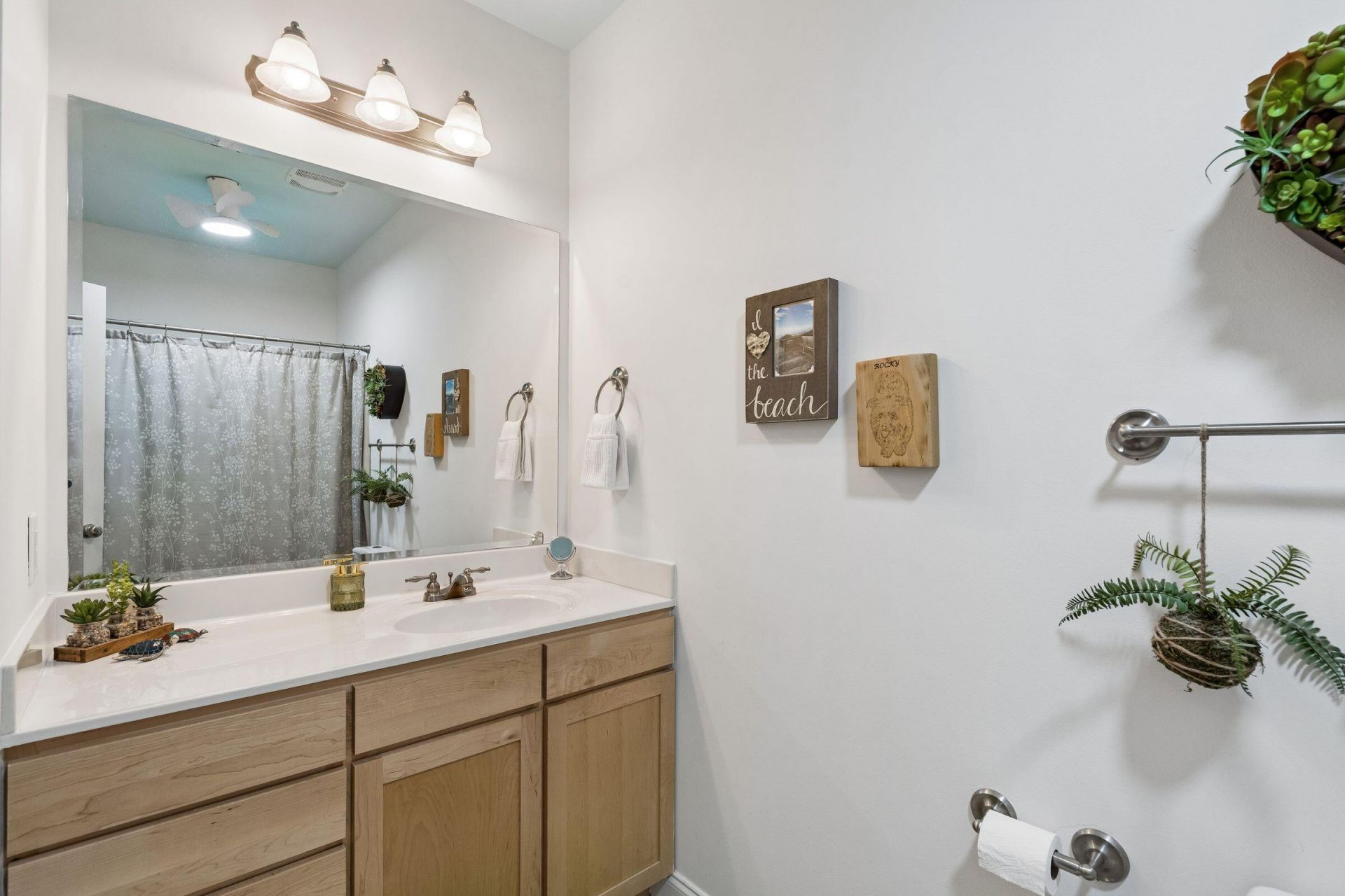 1920 Basildon Road Photo 26