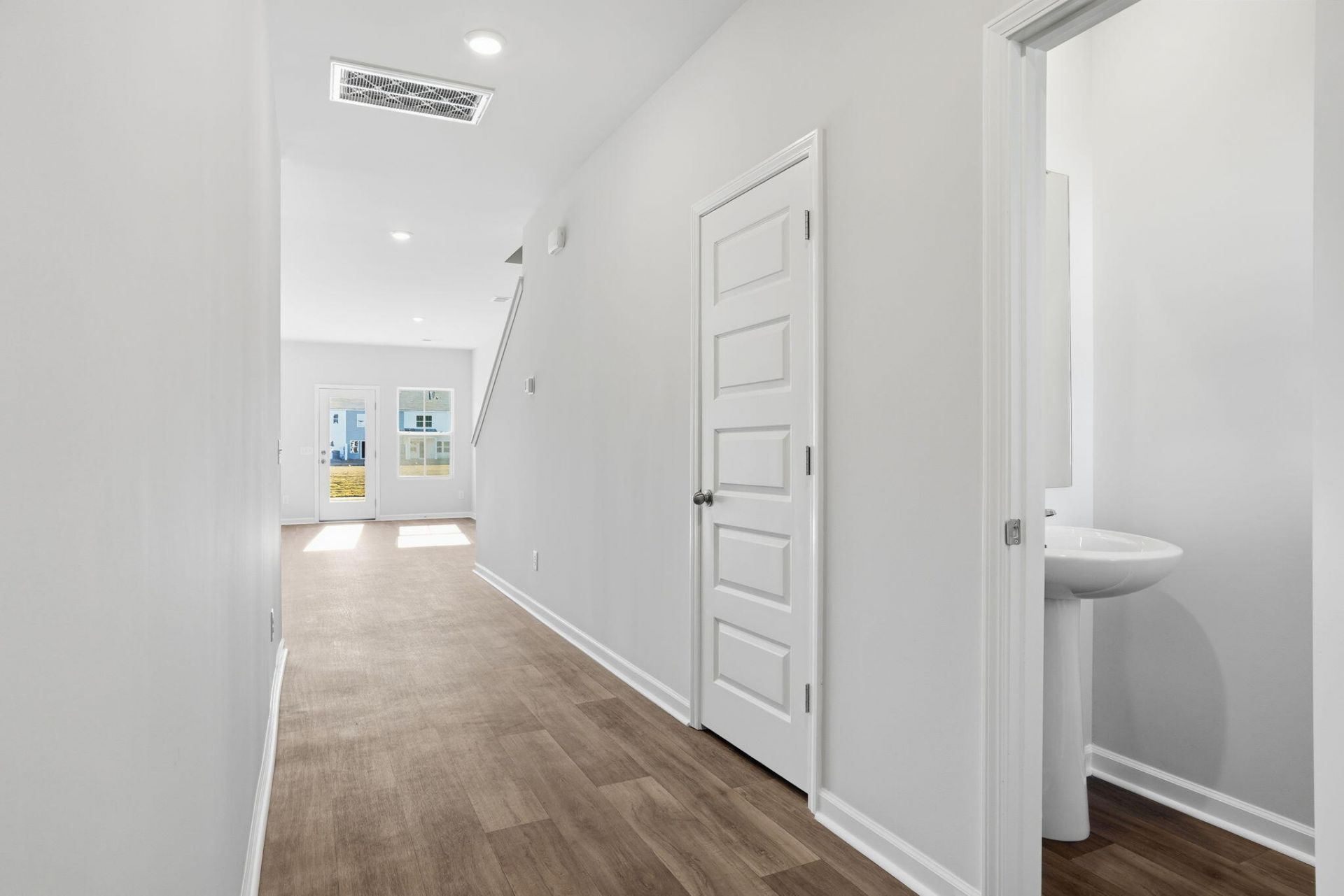 402 Tiliwa Street Photo 7