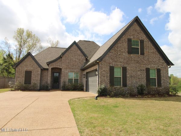 4007 Bakersfield Drive, Nesbit, MS 38651