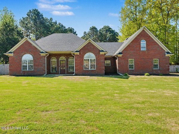 4425 Chamberlin Oaks Drive, Hernando, MS 38632