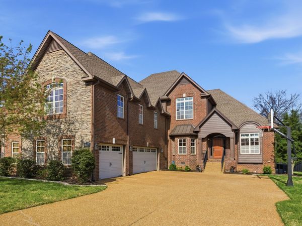 805 Queen Annes Ct, Nolensville, TN 37135