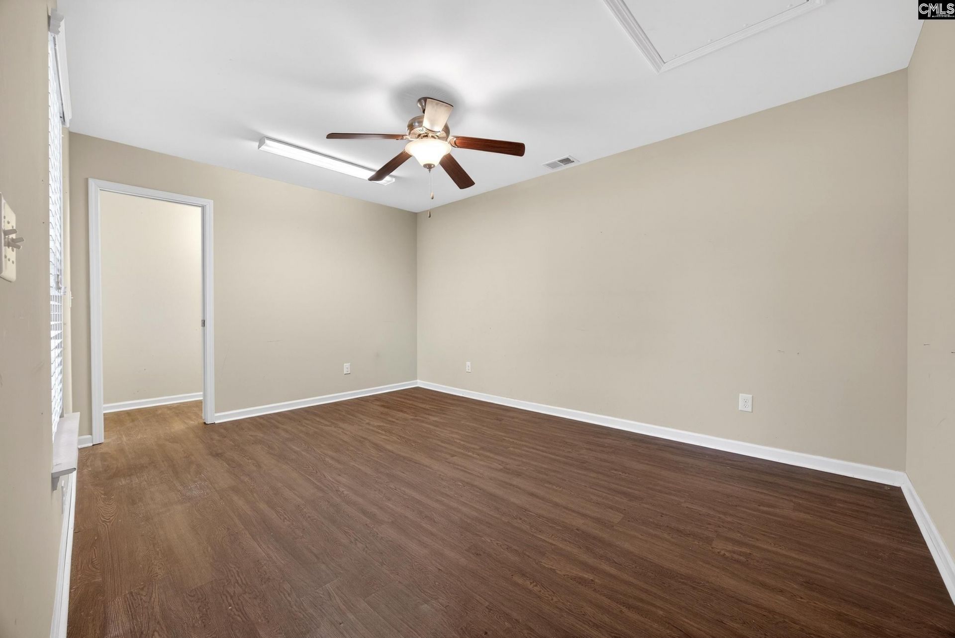 141 Tennis View Court  Photo 32