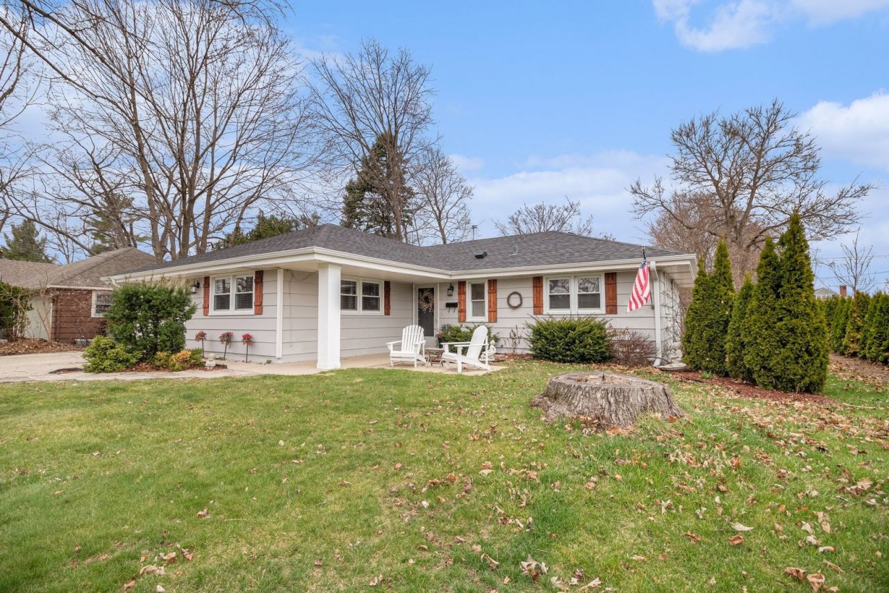 3804 Grove Avenue, McHenry, IL 60050 Main Photo