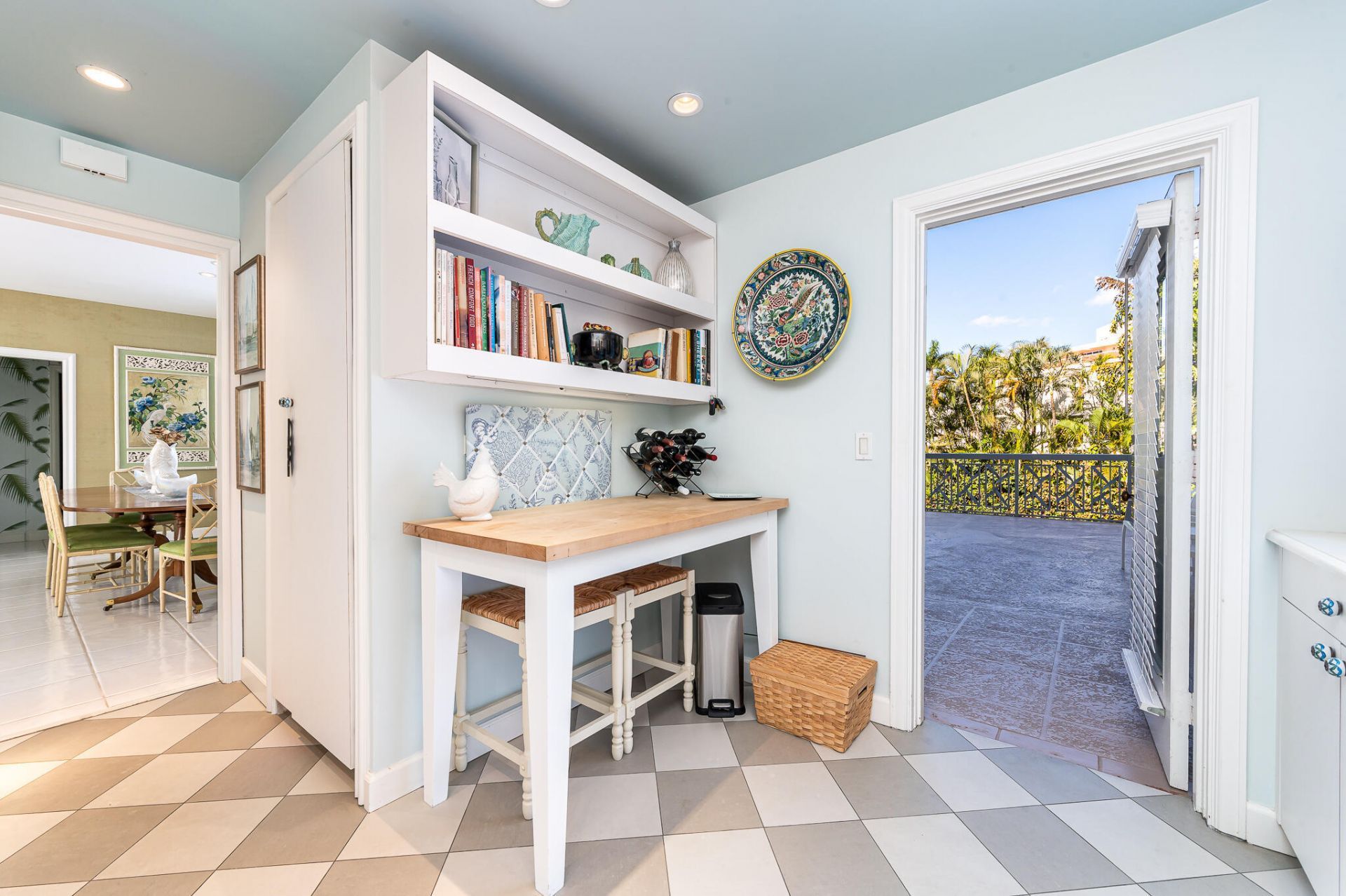 389 S Lake Drive, Unit 2d, Palm Beach, FL 33480 Photo