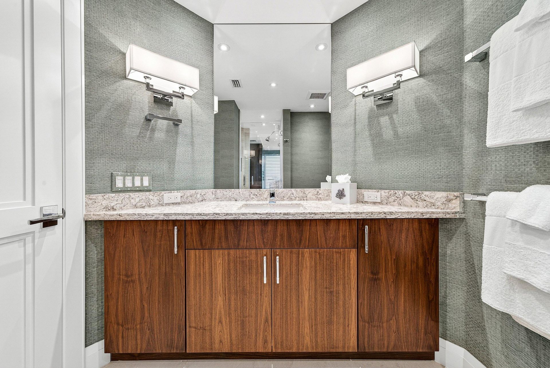 425 S Beach Road, Unit 2o, Tequesta, FL 33469 Photo