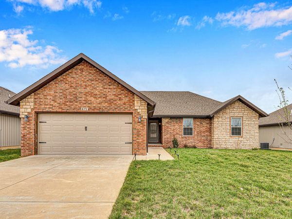 876 E Ozark Jubilee Road, Nixa, MO 65714
