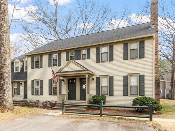 132 Wellman Avenue, Unit 132, Chelmsford, MA 01863