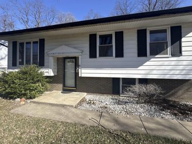 3713 W PAGEWOOD Drive, Peoria, IL 61615