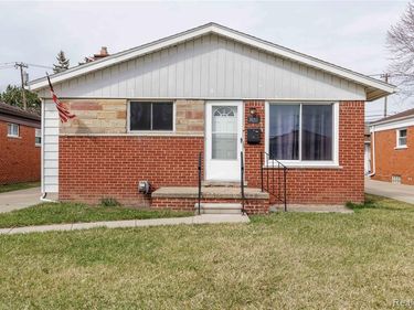 31915 Saint Margaret Street, St. Clair Shores, MI 48082
