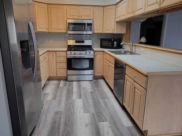 655 Robinwood Drive, Troy, MI 48083