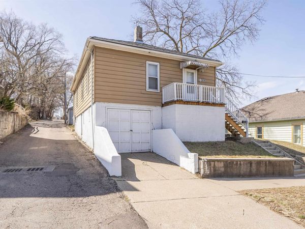 412 W 2nd St., Sioux City, IA 51103