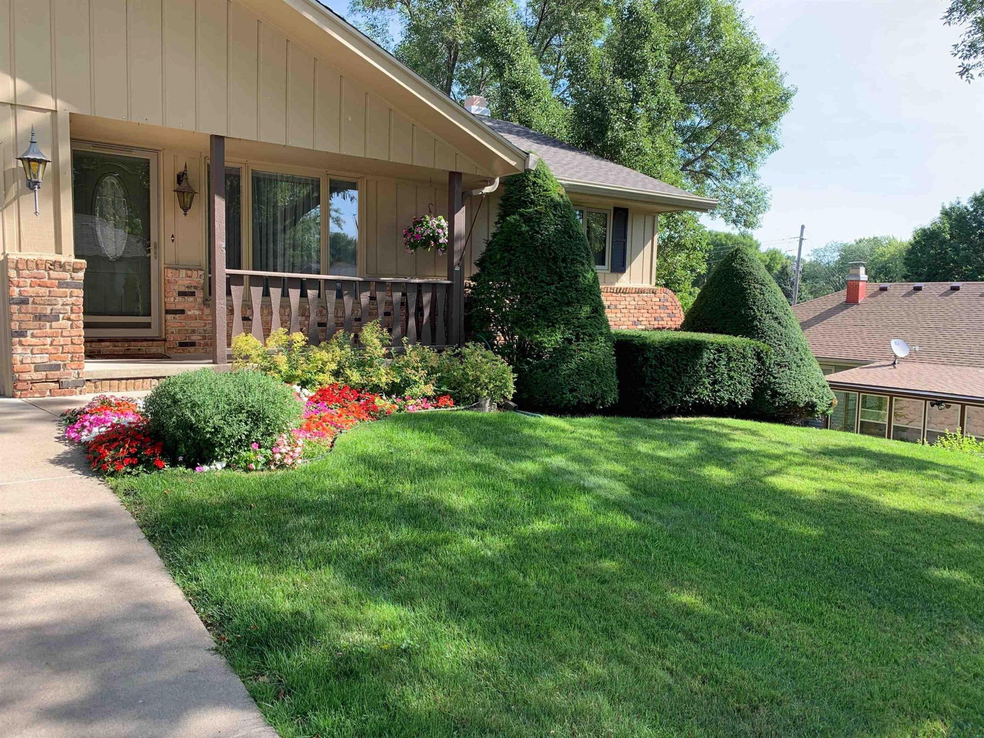 5001 Evergreen Lane, Sioux City, IA 51106 Main Photo