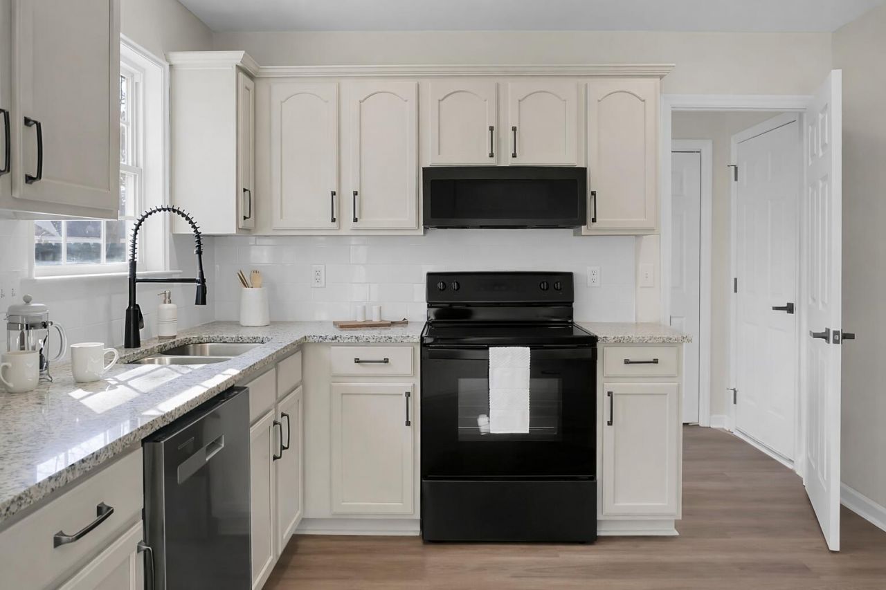 103 Equestrian Court Photo 23