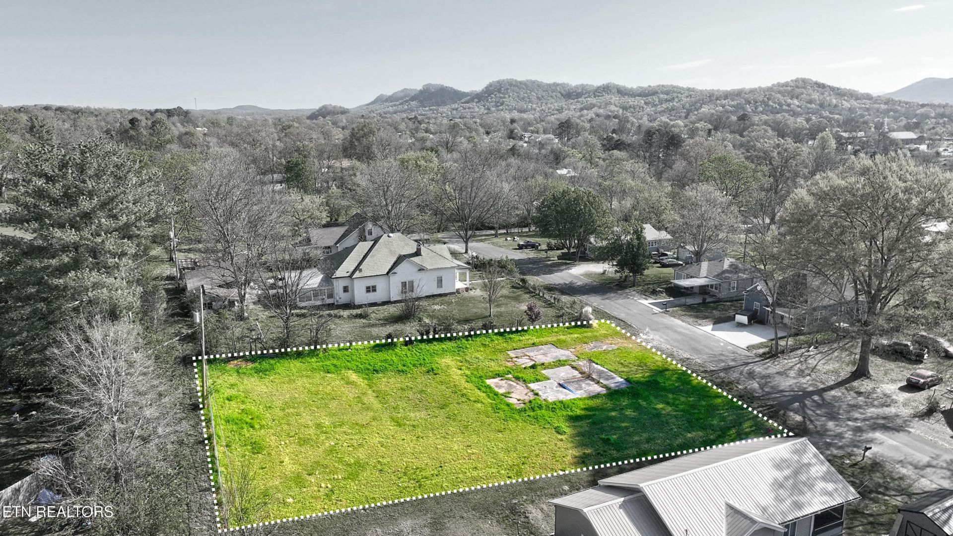 426 Illinois Ave, Etowah, TN 37331 Main Photo