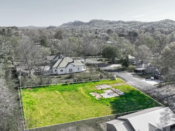 426 Illinois Ave, Etowah, TN 37331