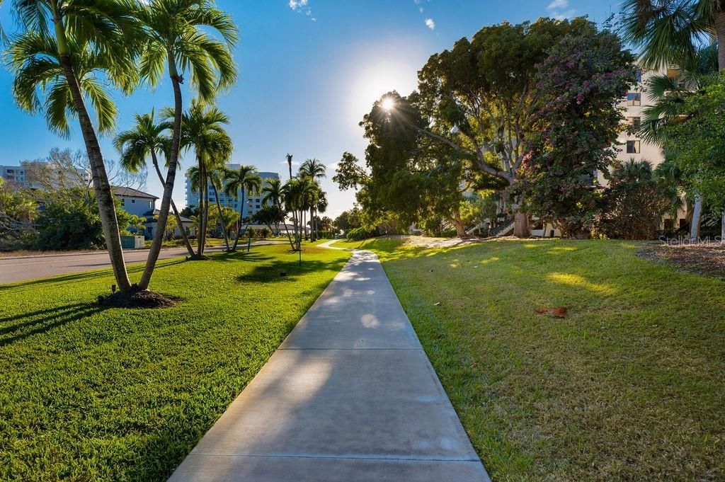 561 Birdie Lane, Longboat Key, FL 34228 Photo