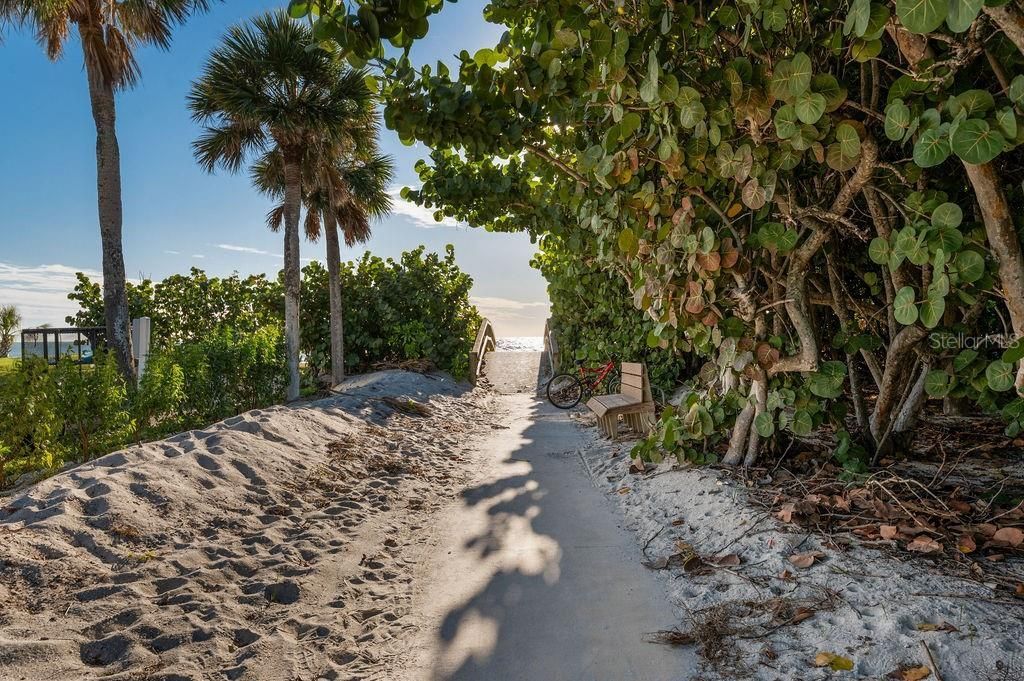 561 Birdie Lane, Longboat Key, FL 34228 Photo