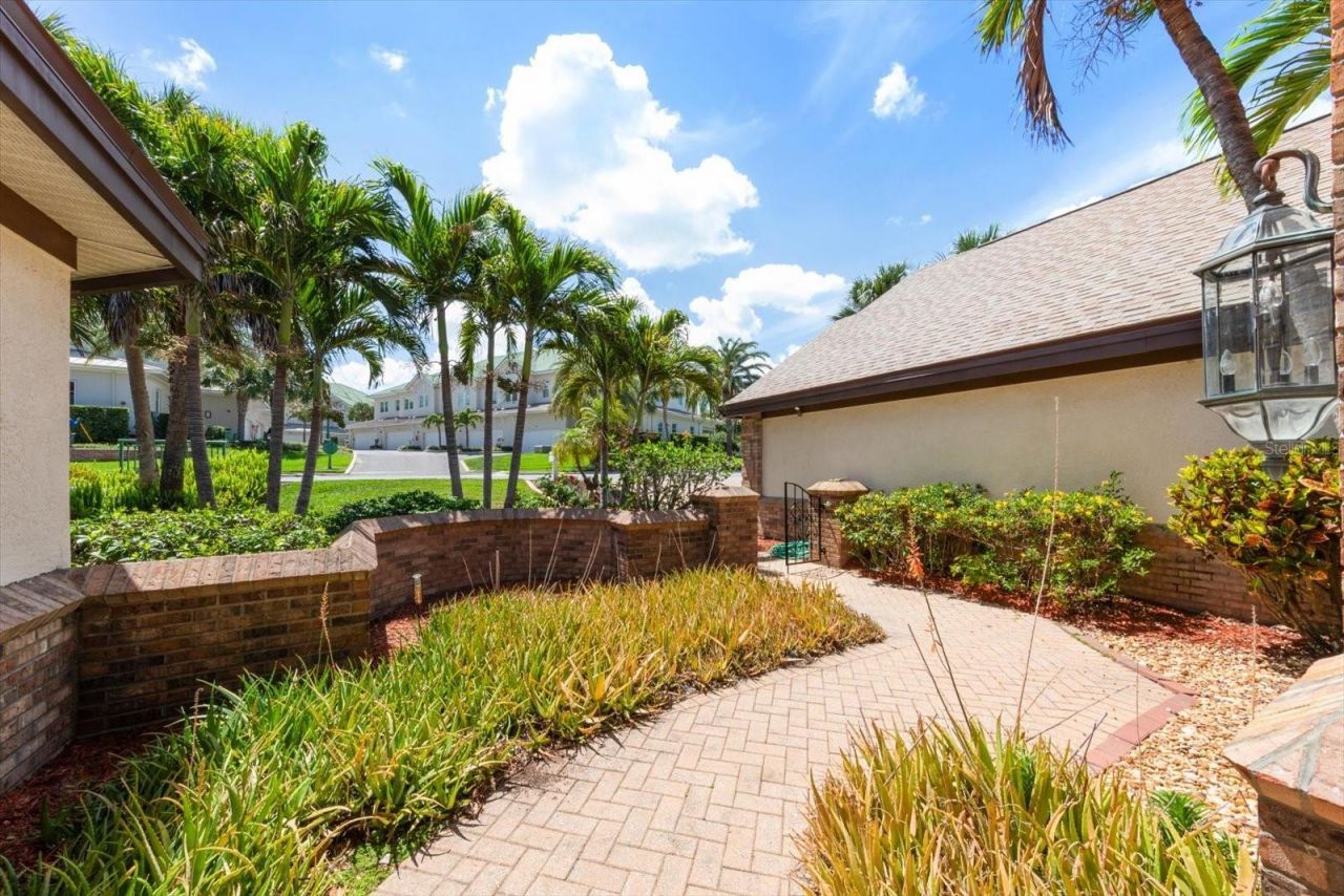 280 Belleview Boulevard, Belleair, FL 33756 Photo