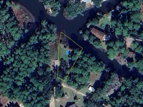 5700 NOWLING DRIVE , MILTON, FL 32583