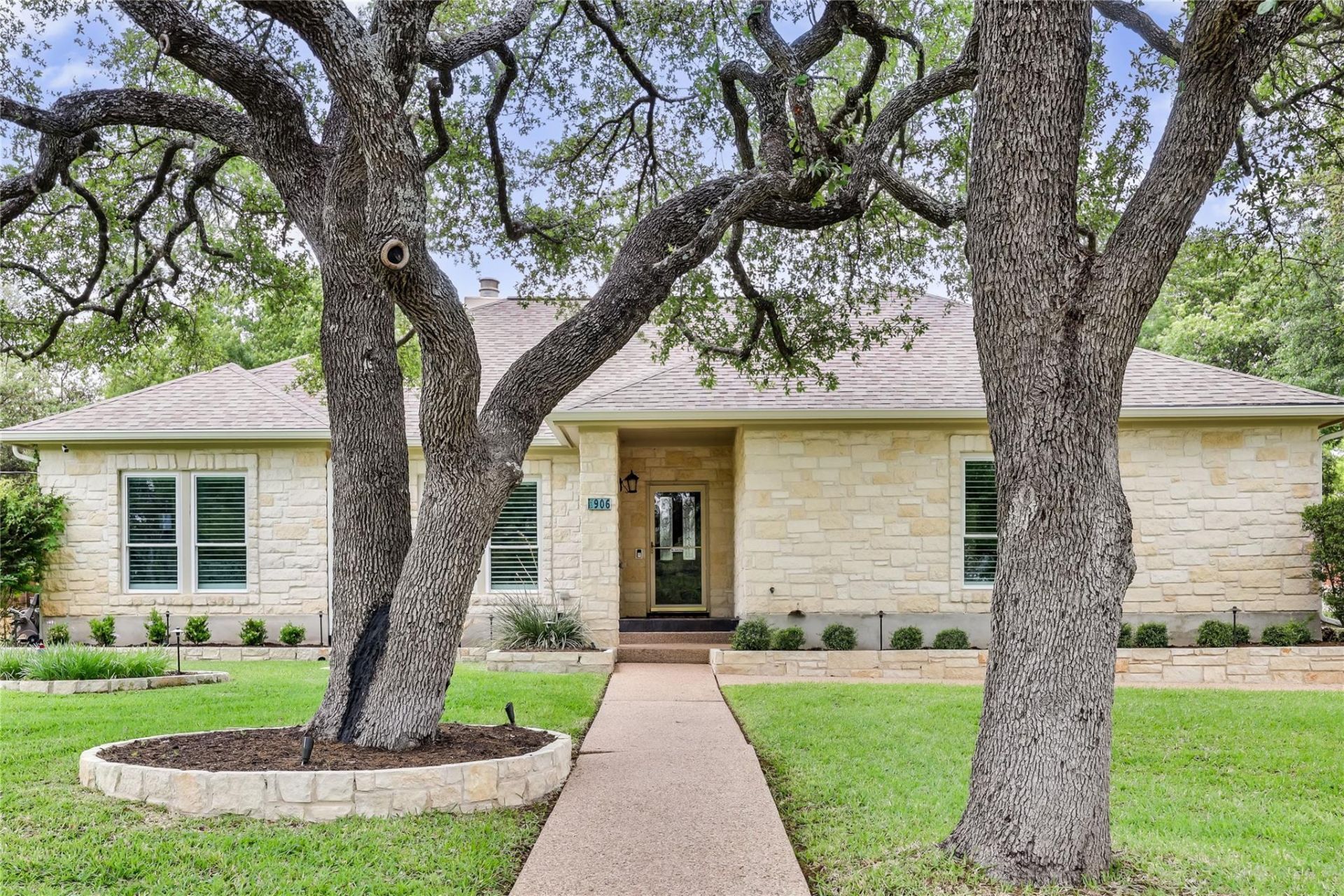 906 Texas Trl, Austin, TX 78737 Main Photo