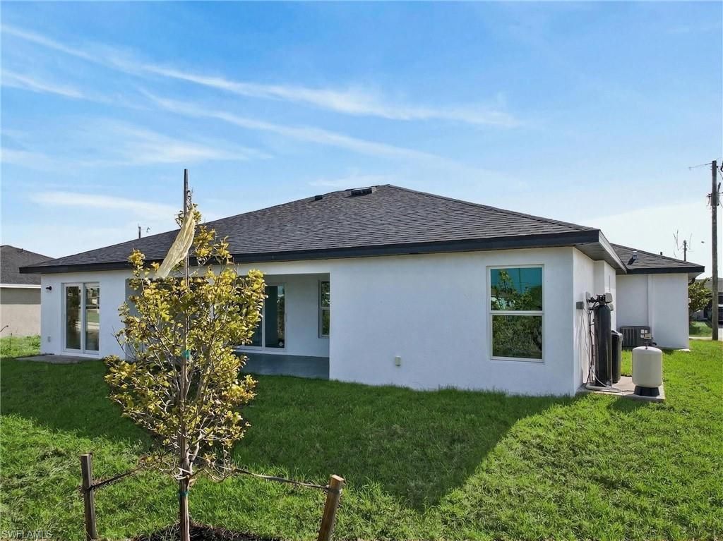 1614 NE 6th Ave, Cape Coral, FL 33909 Photo
