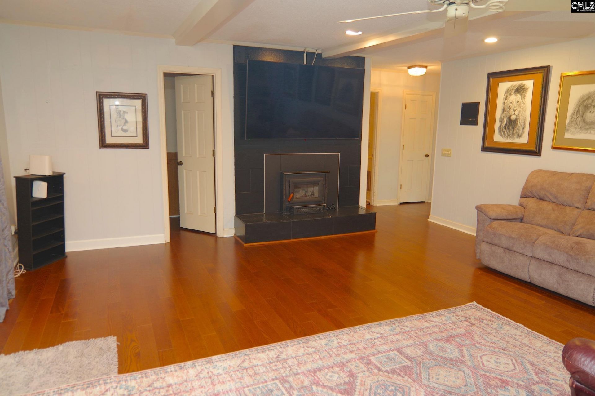 725 Southlake Road Photo 16