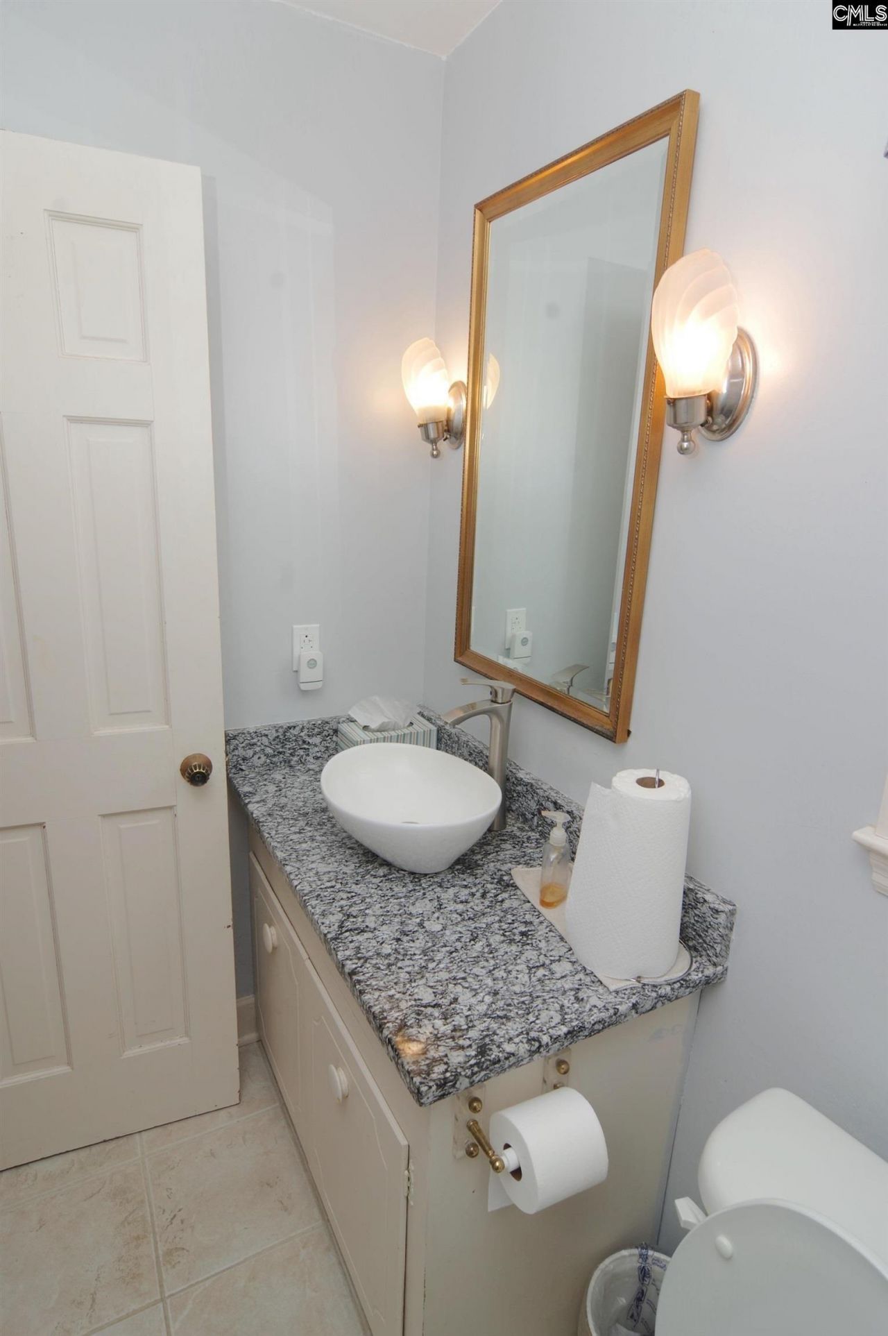 725 Southlake Road Photo 17