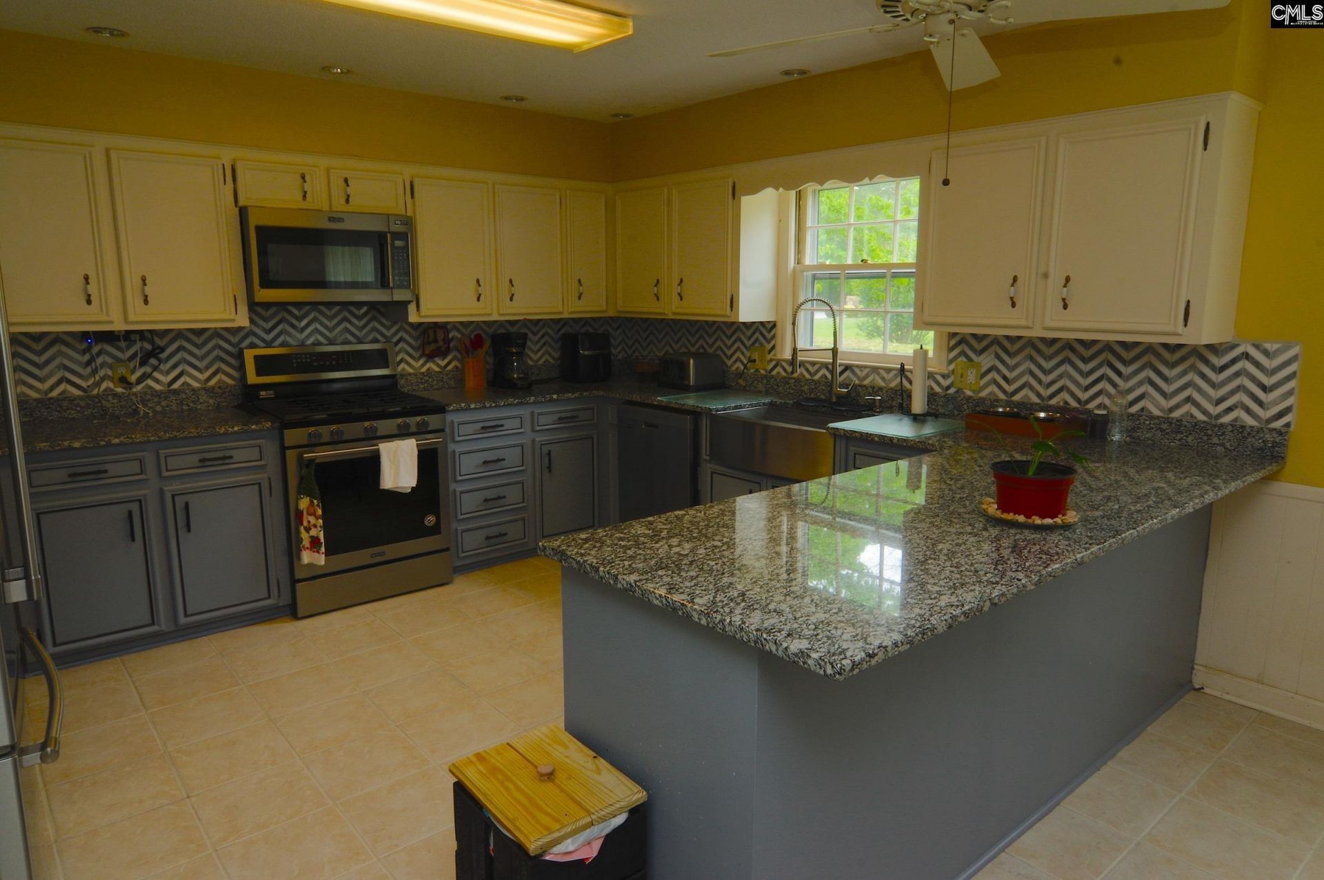 725 Southlake Road Photo 18