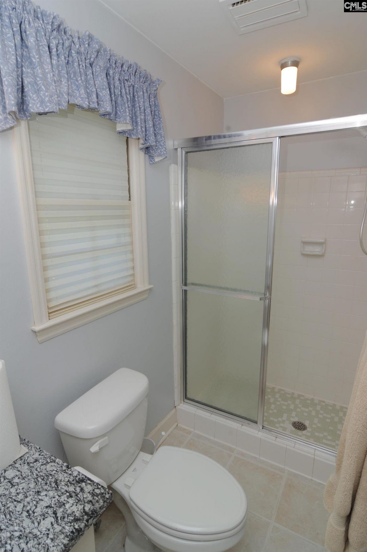 725 Southlake Road Photo 18