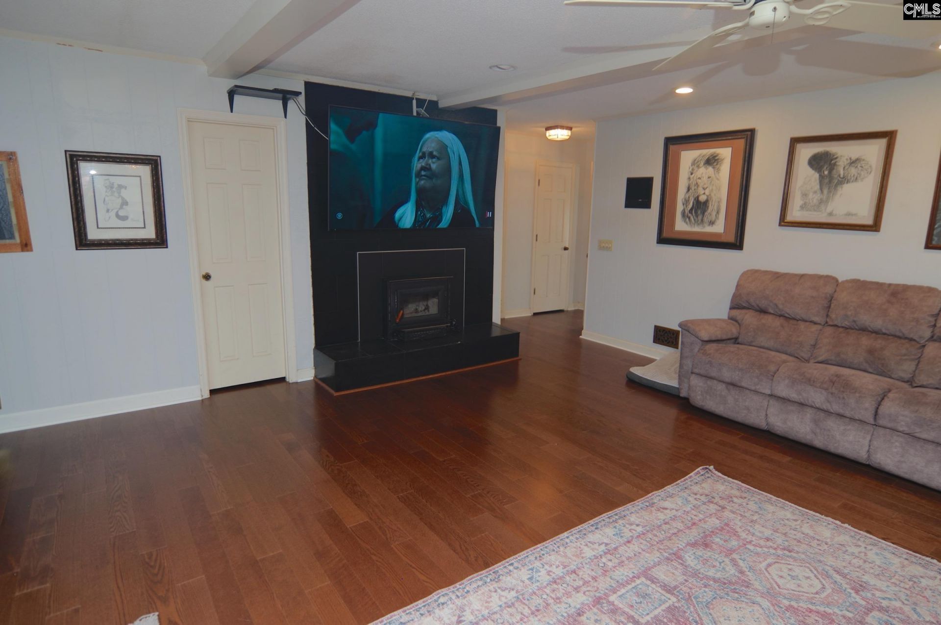 725 Southlake Road Photo 19