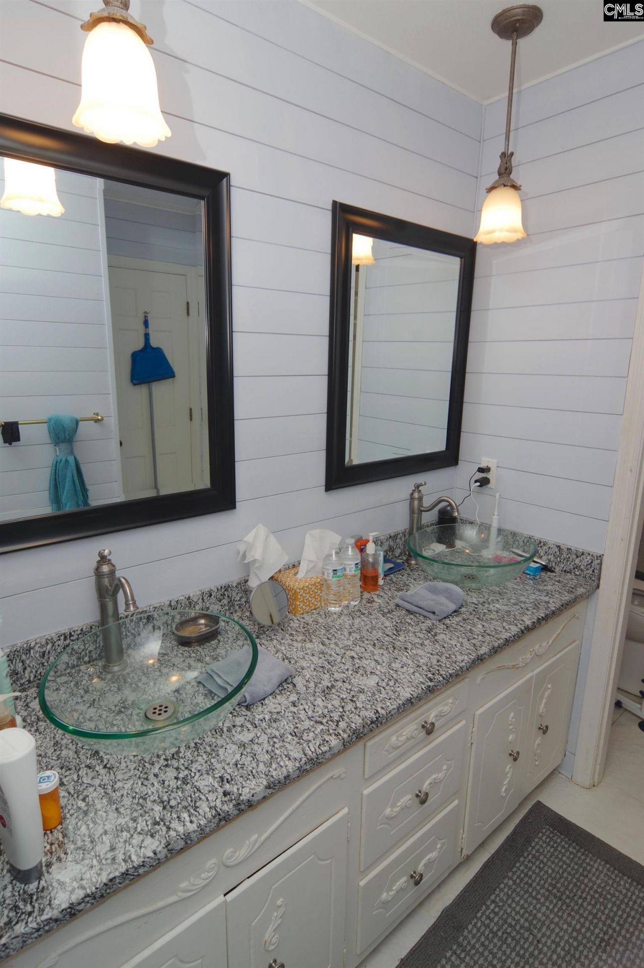 725 Southlake Road Photo 25