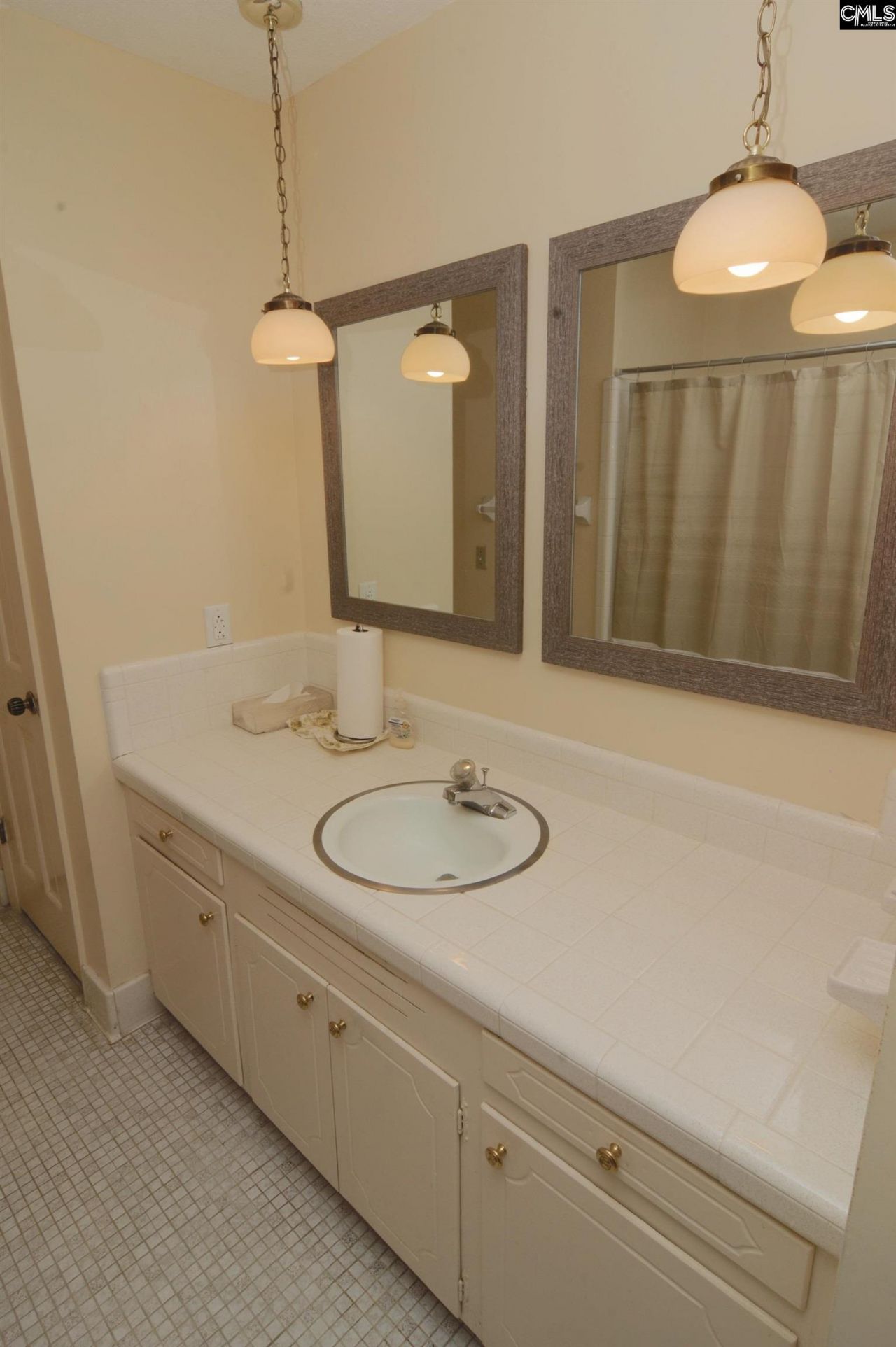 725 Southlake Road Photo 31