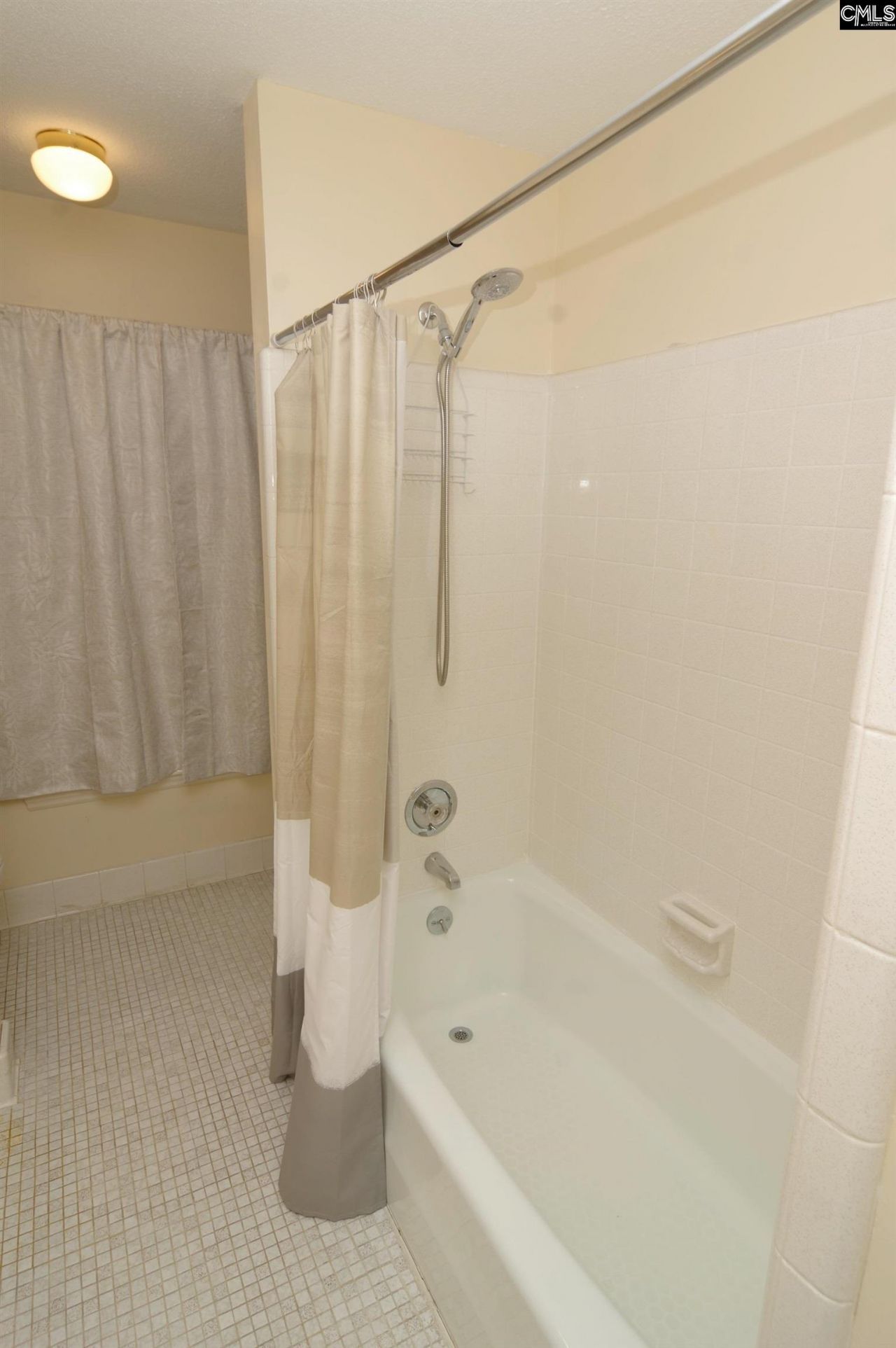 725 Southlake Road Photo 32