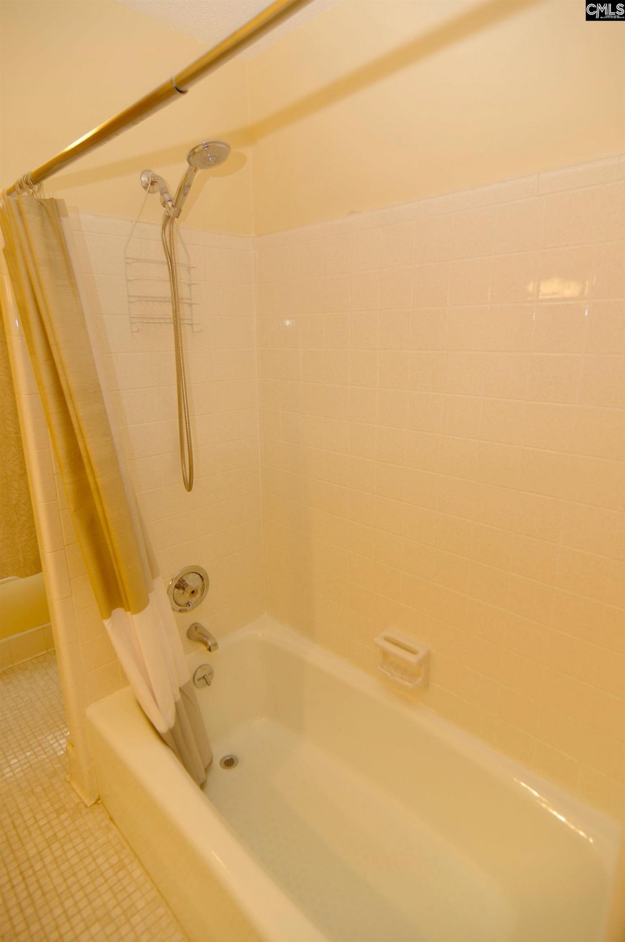 725 Southlake Road Photo 33