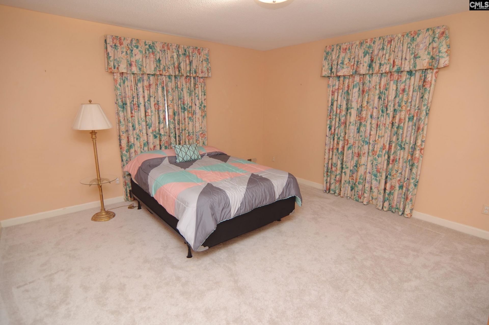 725 Southlake Road Photo 33